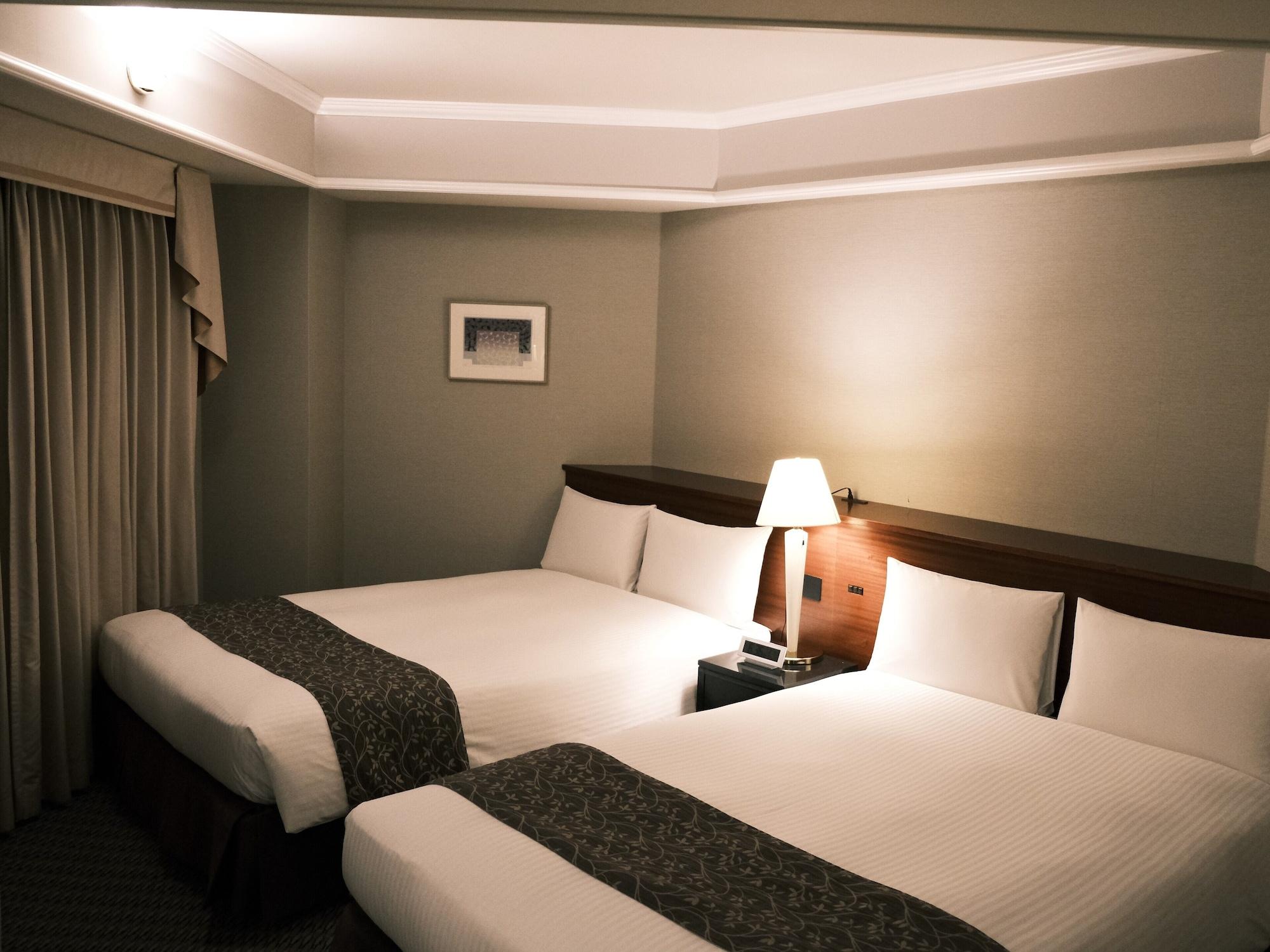 Kurashiki Royal Art Hotel Bagian luar foto